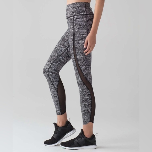 lululemon | Women's Pace Perfect 7/8 Leggings 25" Size 6 Air Time White Black - Picture 1 of 7